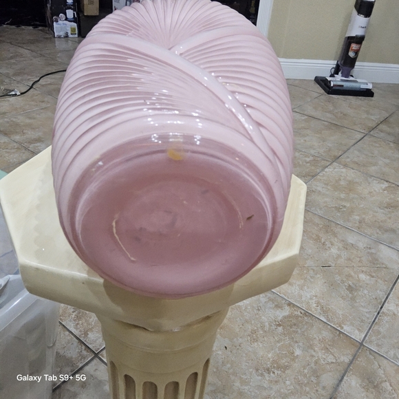 VINTAGE Shell-Inspired Pink Vase - Picture 4 of 8